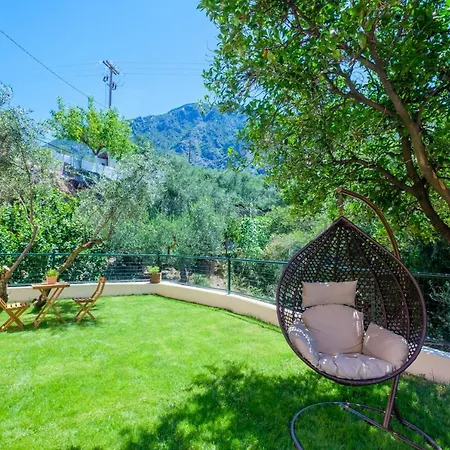 Almyros Aktis Private Garden * Kalamáta